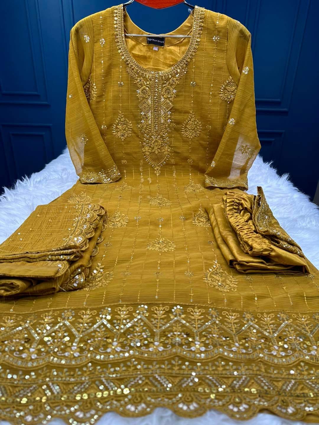 đ¤đ White Gold Chinon Georgette Four Piece đ¤đ