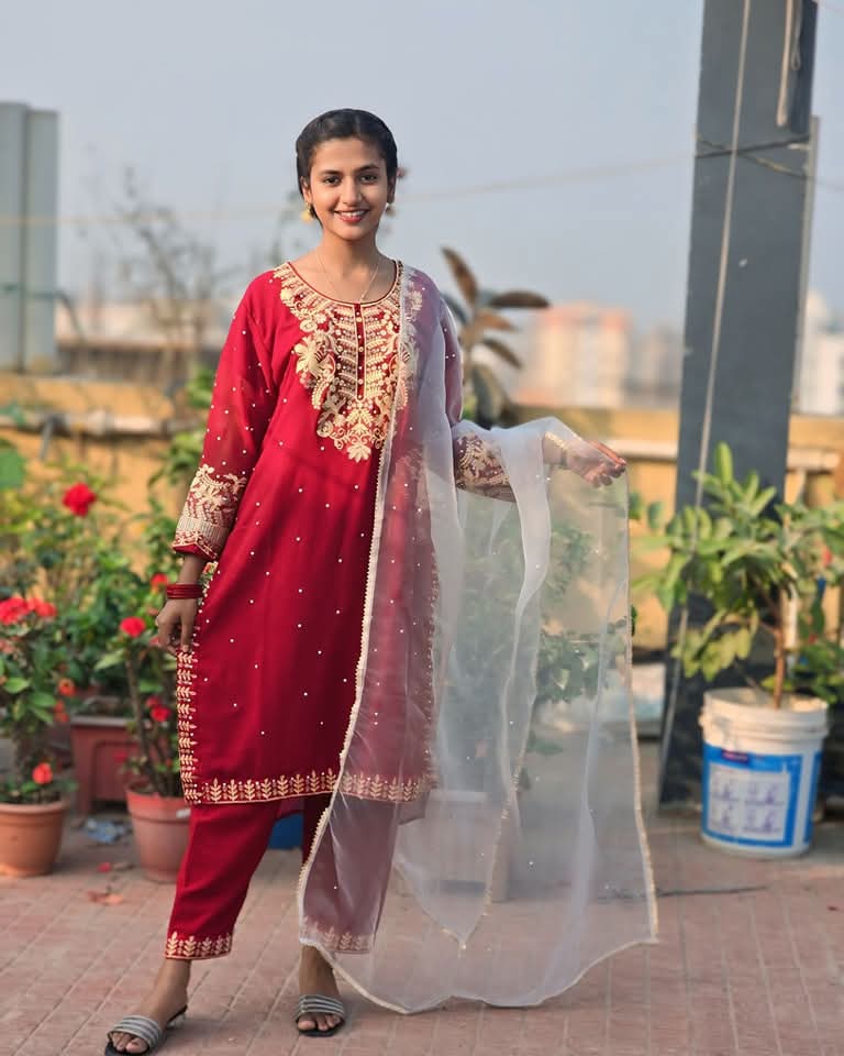 đ¤đ Georgette Embroidery Four Piece đ¤đ