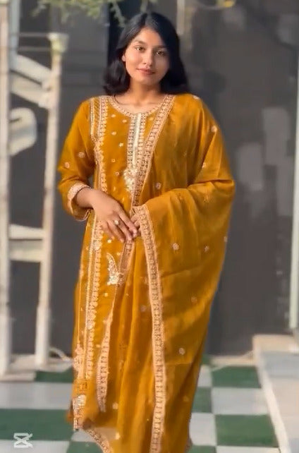 đ¤đ Georgette Embroidery Four Piece đ¤đ