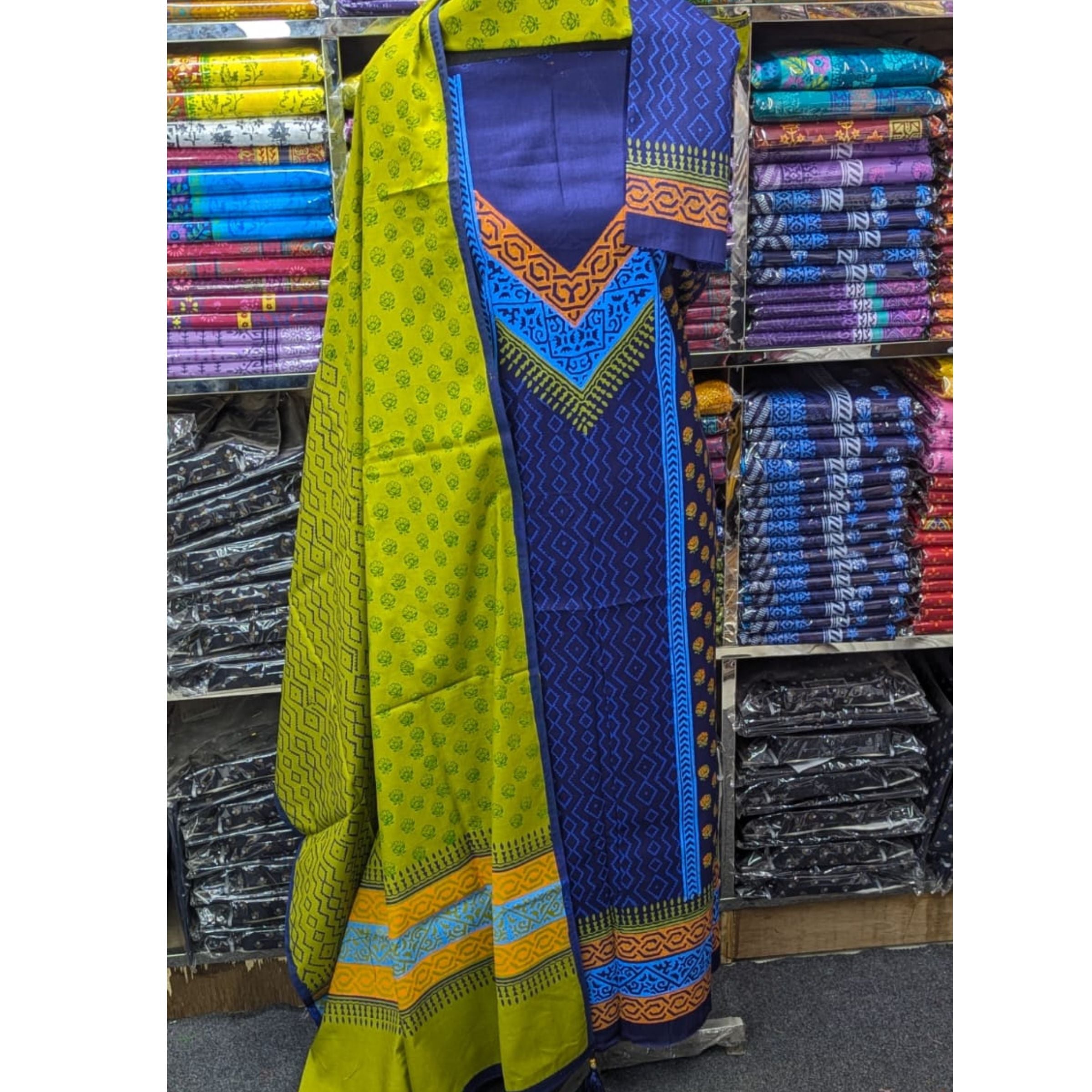 đ¤đ New Exclushive Collection High Qualitiey Cotton Printed Three Piece đ¤đ