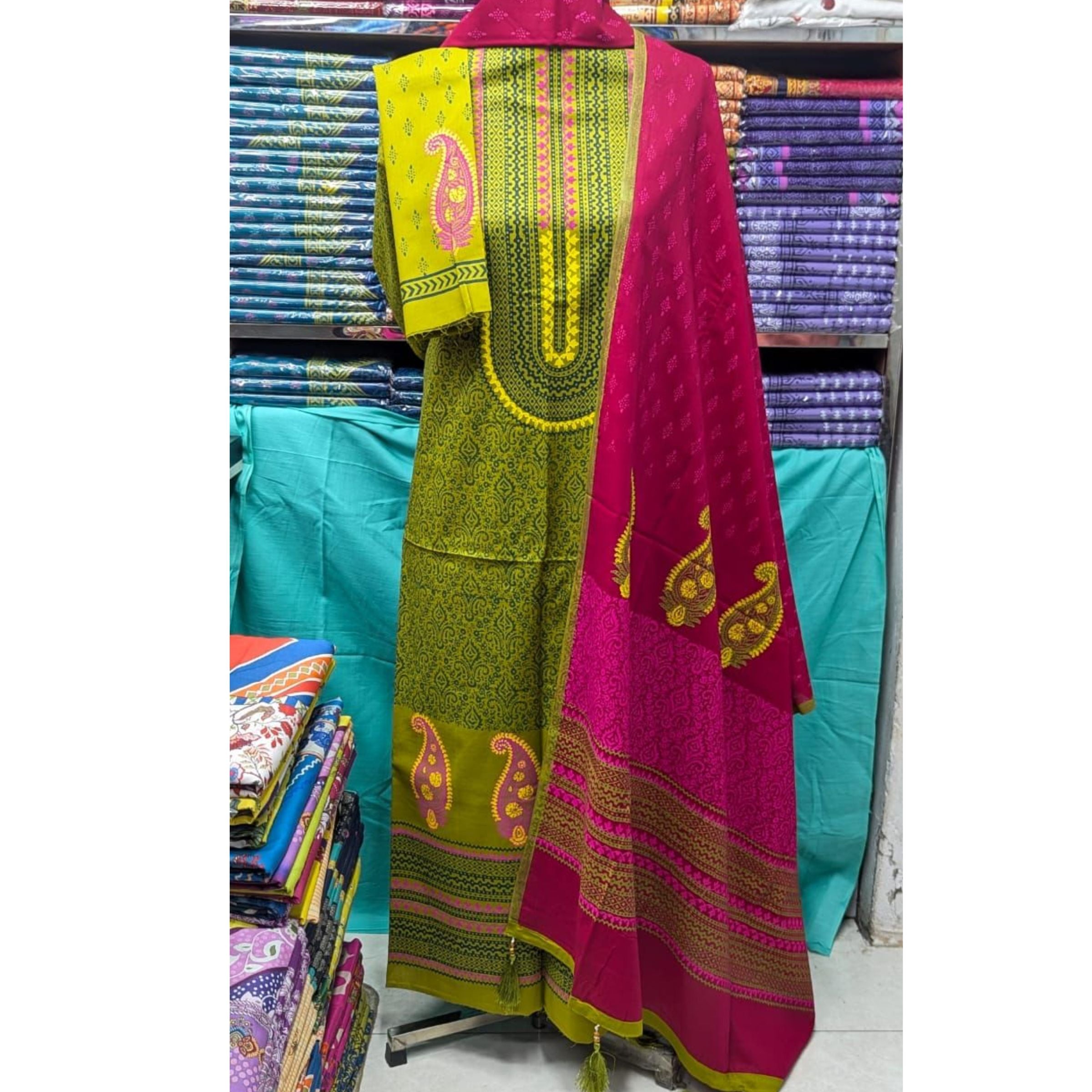 đ¤đ New Exclushive Collection High Qualitiey Cotton Printed Three Piece đ¤đ