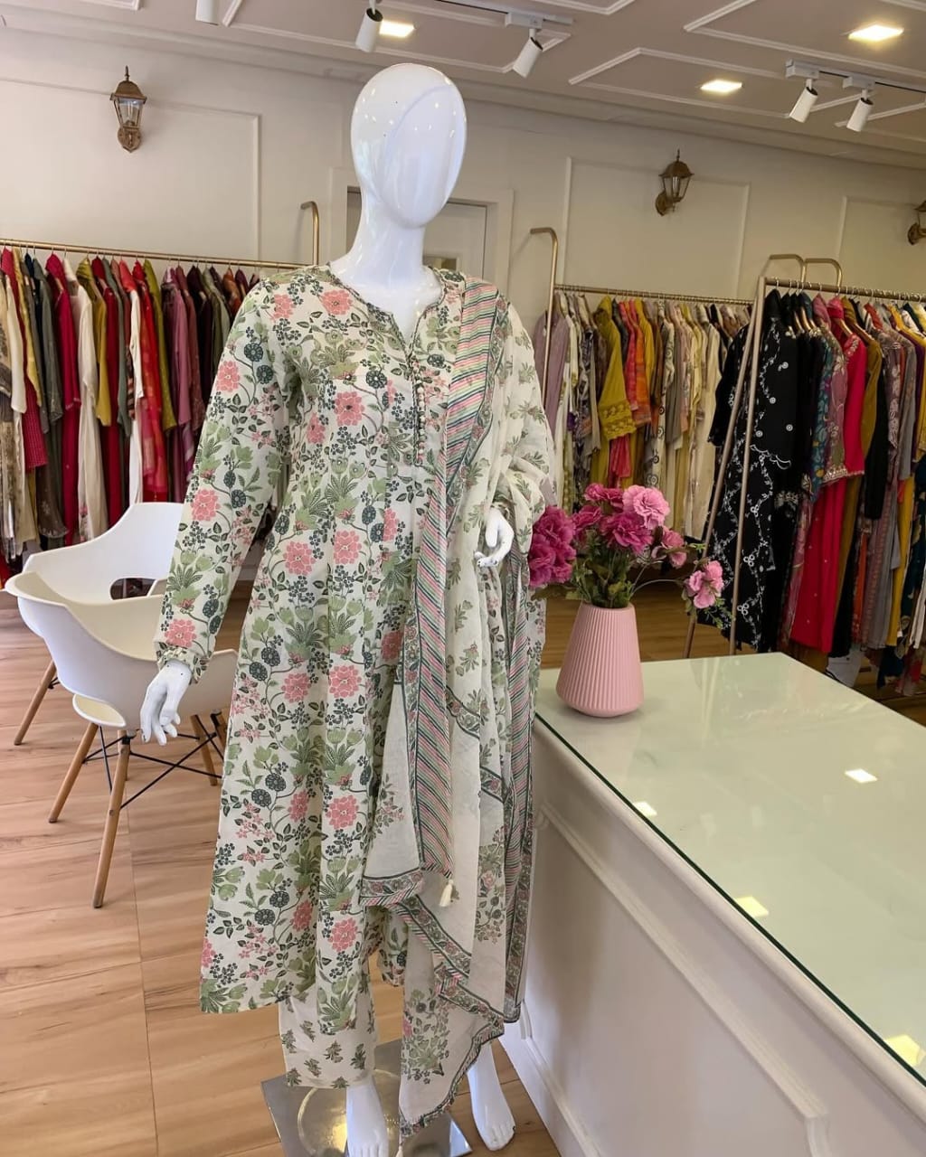 🤍💖 Three Piece Gown 🤍💖