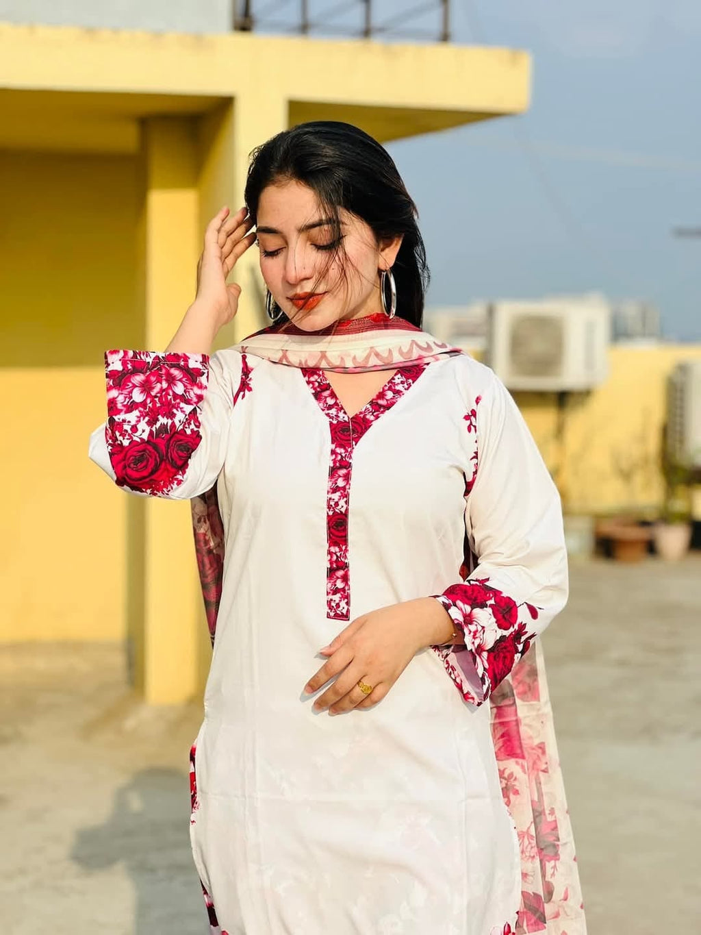 🤍💖🥀 রোম্যান্স অফ রোজেস ইন অফ-হোয়াইট 🕊️🤍💖