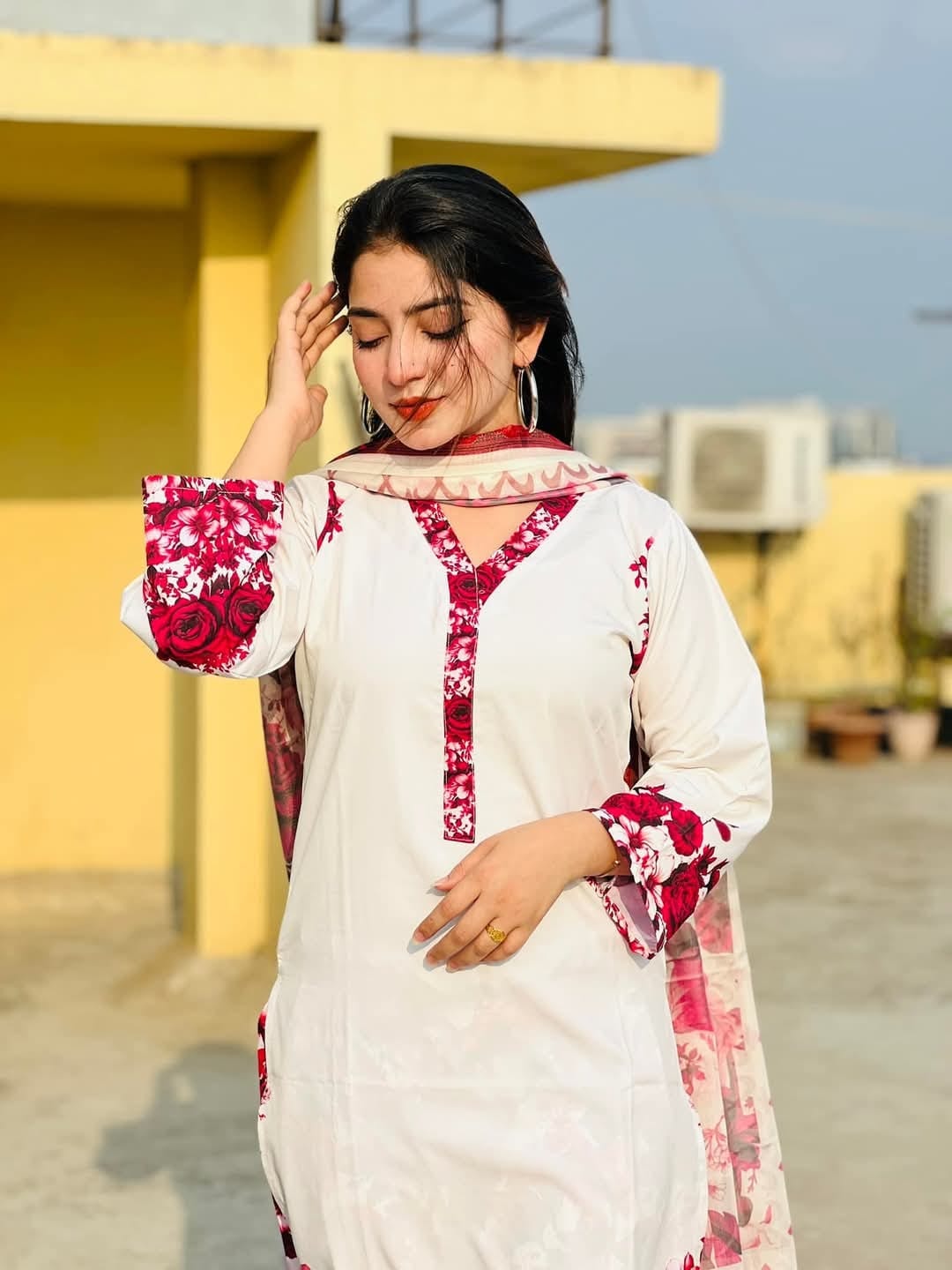 🤍💖🥀 রোম্যান্স অফ রোজেস ইন অফ-হোয়াইট 🕊️🤍💖
