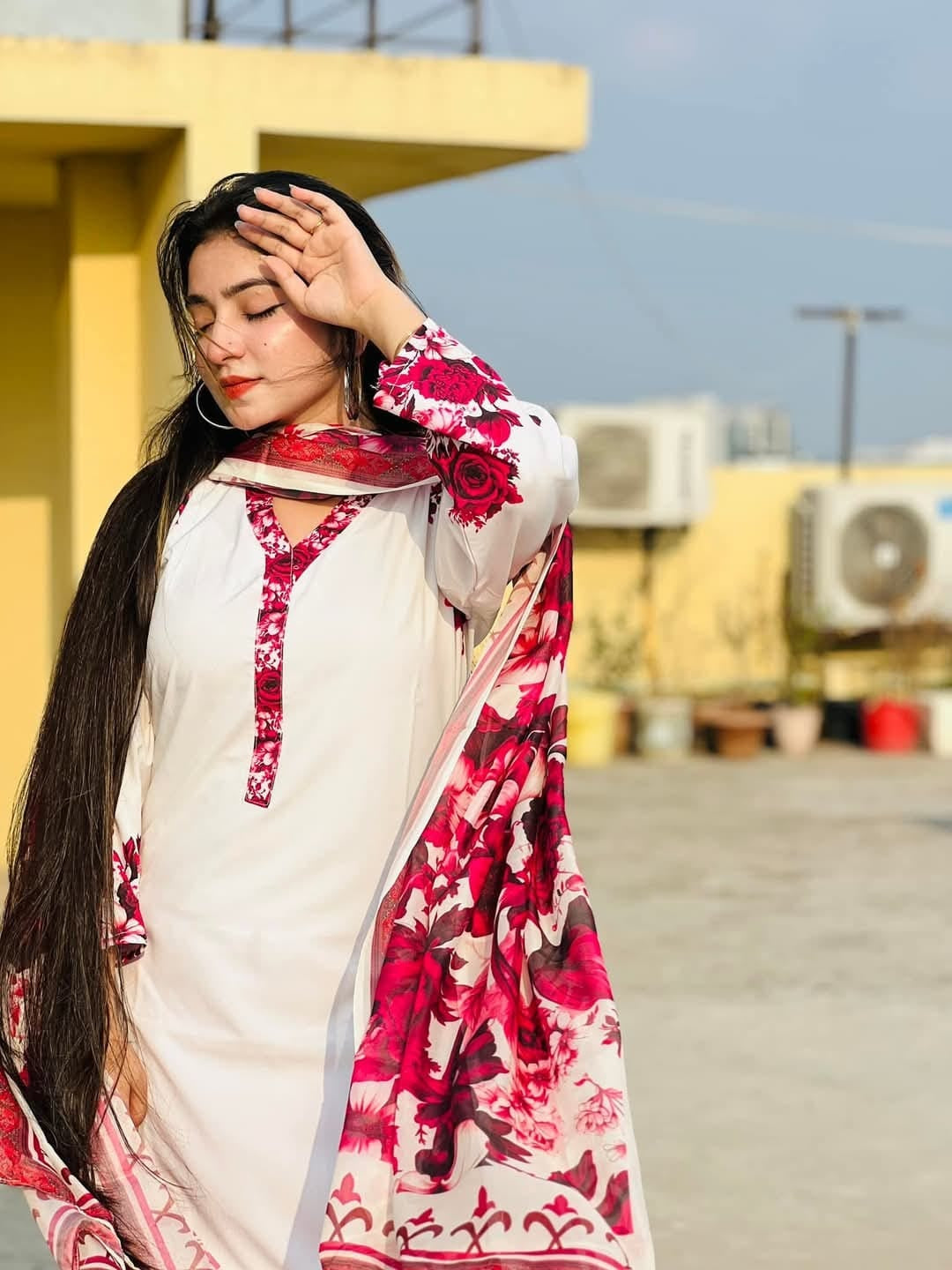 🤍💖🥀 রোম্যান্স অফ রোজেস ইন অফ-হোয়াইট 🕊️🤍💖