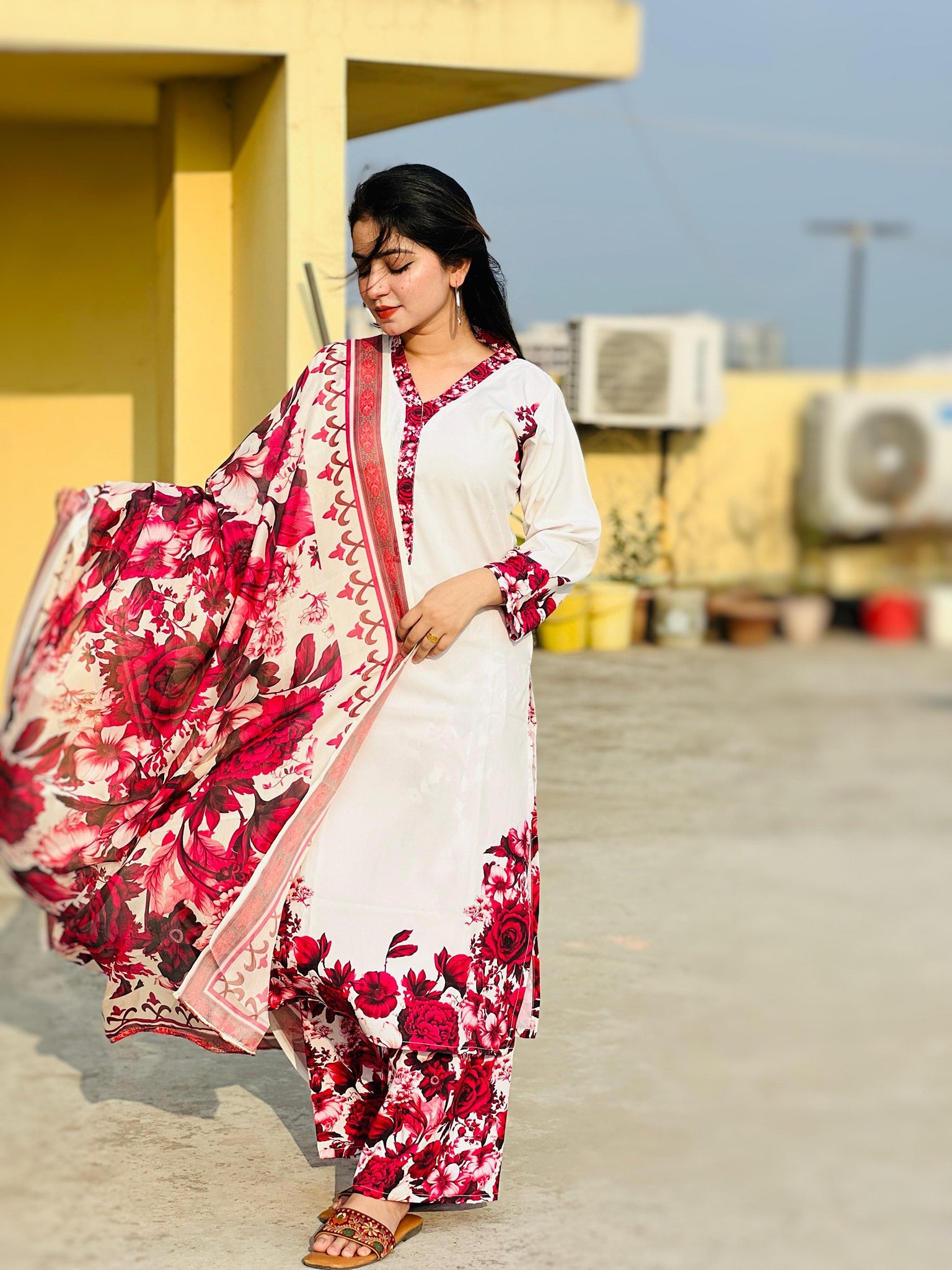 🤍💖🥀 রোম্যান্স অফ রোজেস ইন অফ-হোয়াইট 🕊️🤍💖