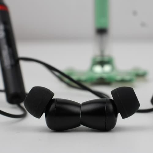 Neck-mounted Bluetooth earphone HB 200