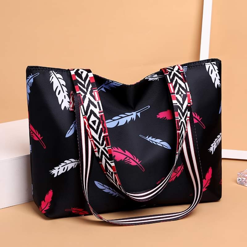🤍💖 Trendy Ladies Handbags Green Color 🤍💖