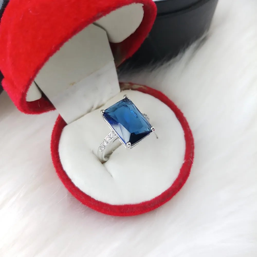 Chowtushkoni-Dyuti-Womens-Ring-2 Chowtushkoni Dyuti Women's Ring - Image 1