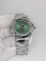 DENVOSI Premium Metal Watch – Bold Design (Green Dial) - Image 4