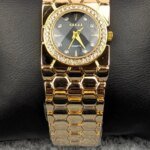 Elegant Golden Ladies Quartz Watch with Crystal Bezel – Premium Bracelet Design (Black Dial) - Image 5