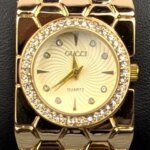Elegant Golden Ladies Quartz Watch with Crystal Bezel – Premium Bracelet Design (Golden Dial) - Image 3