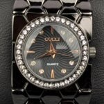 Stylish Black Ladies Quartz Watch with Crystal Bezel – Premium Bracelet Design - Image 4