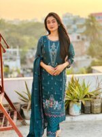 প্রিমিয়াম ম্যাজেন্টা সিল্ক এমব্রয়ডারি থ্রি-পিস সেট - জমকালো পার্টি ওয়্যার - Image 4